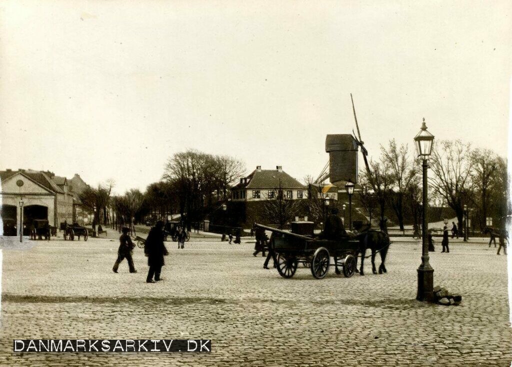 Lucie Mølle, ved den nuværende Rådhusplads i det centrale København - 1885