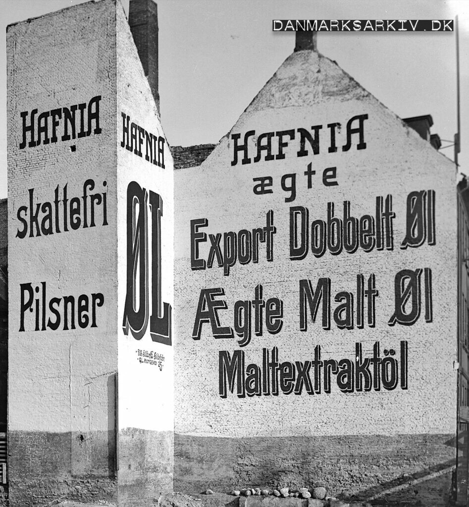Reklame for Hafnia Øl, på Københavns Rådhusplads - 1909