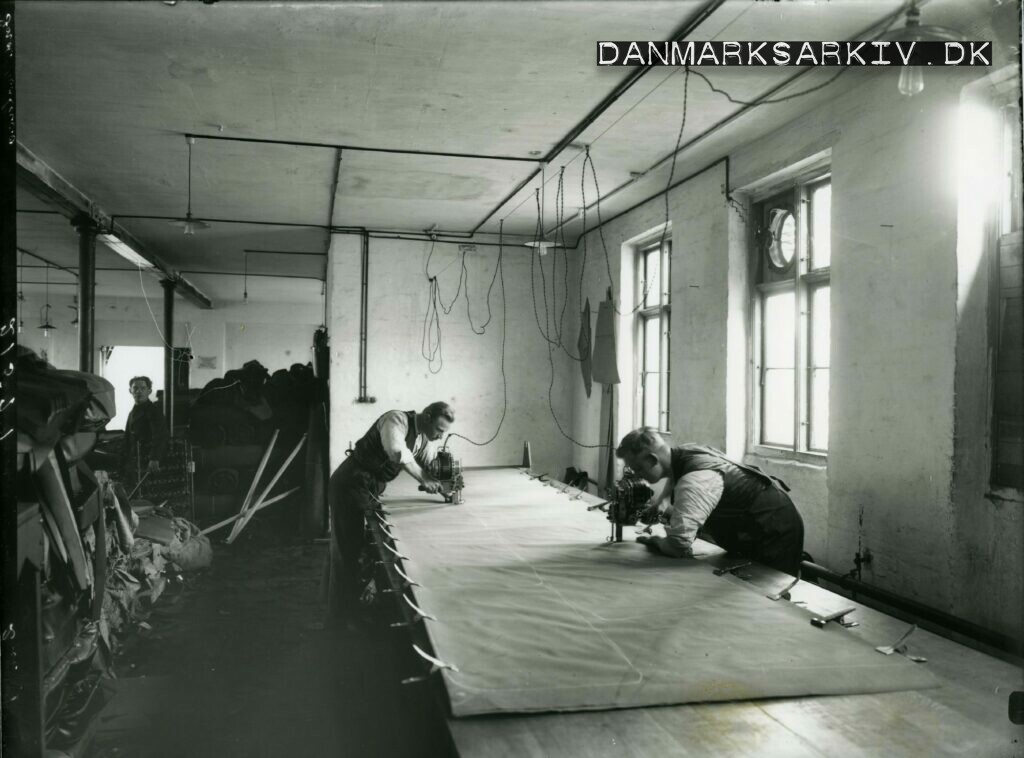 Fords betræksystue i samlefabrikken på Heimdalsvej - 1923