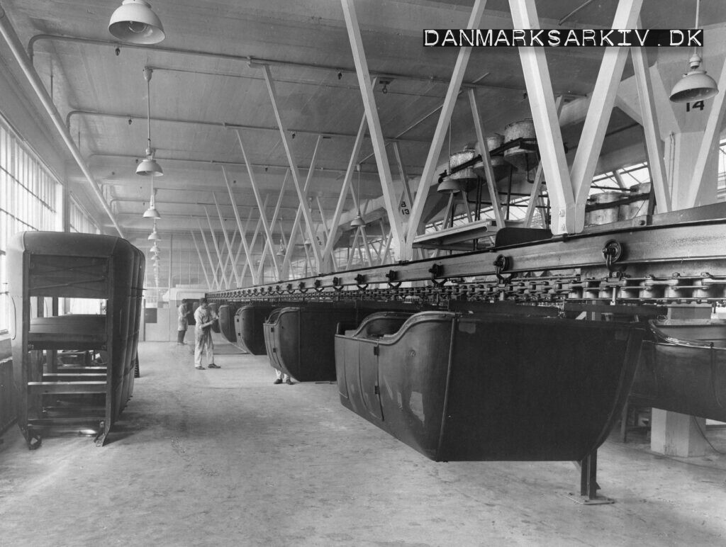 Åbne Ford T gøres klar til maling på Fords fabrik i Sydhavnen - 1925