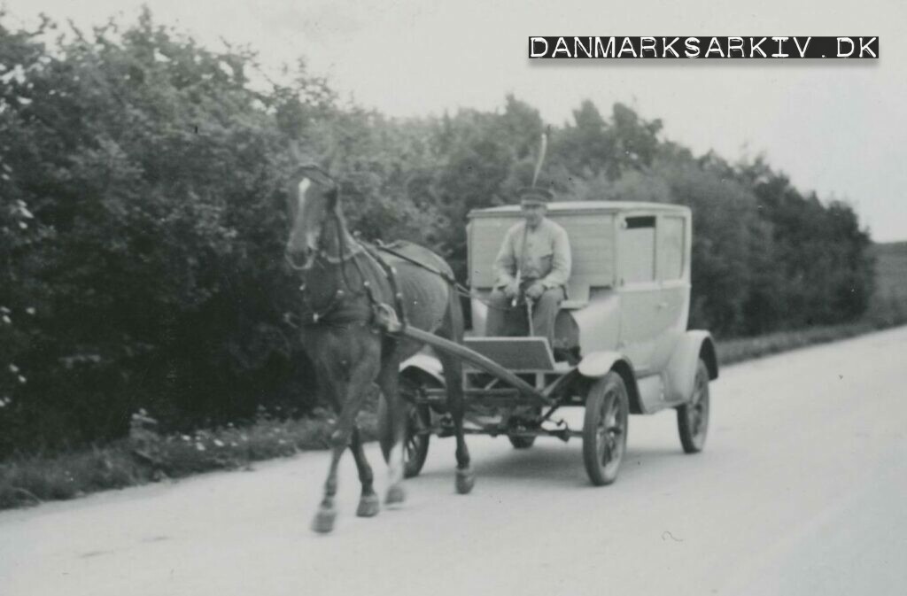 En hestetrukket Ford T løser problemet med benzinrationering under besættelsen - Lolland 1942