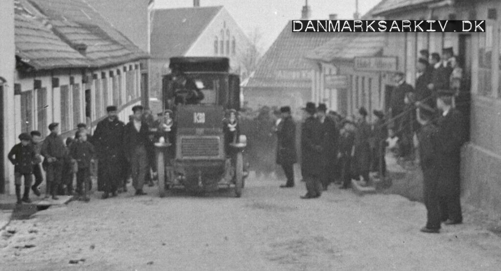 Dansk Automobilsselskabs postomnibus gæster Bornholm som det aller første automobil - 1905