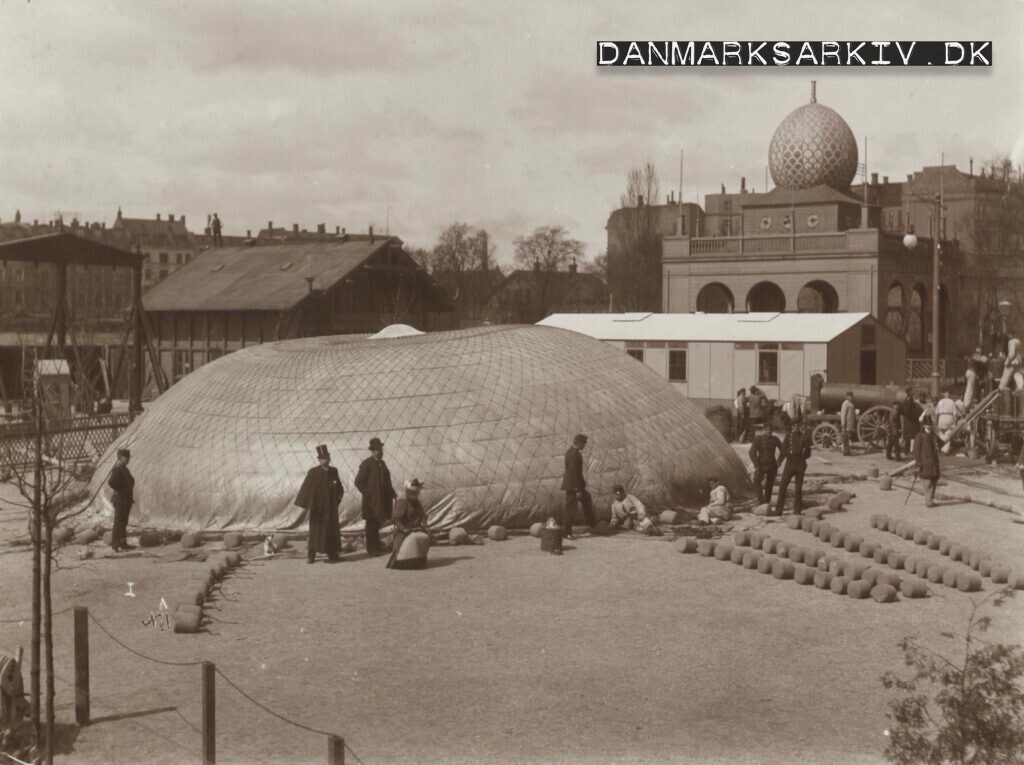 Tivoli fylder gas på ballonen Montebello - 1891