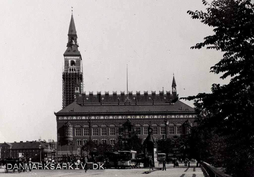 Københavns Rådhus under opførsel - August 1899