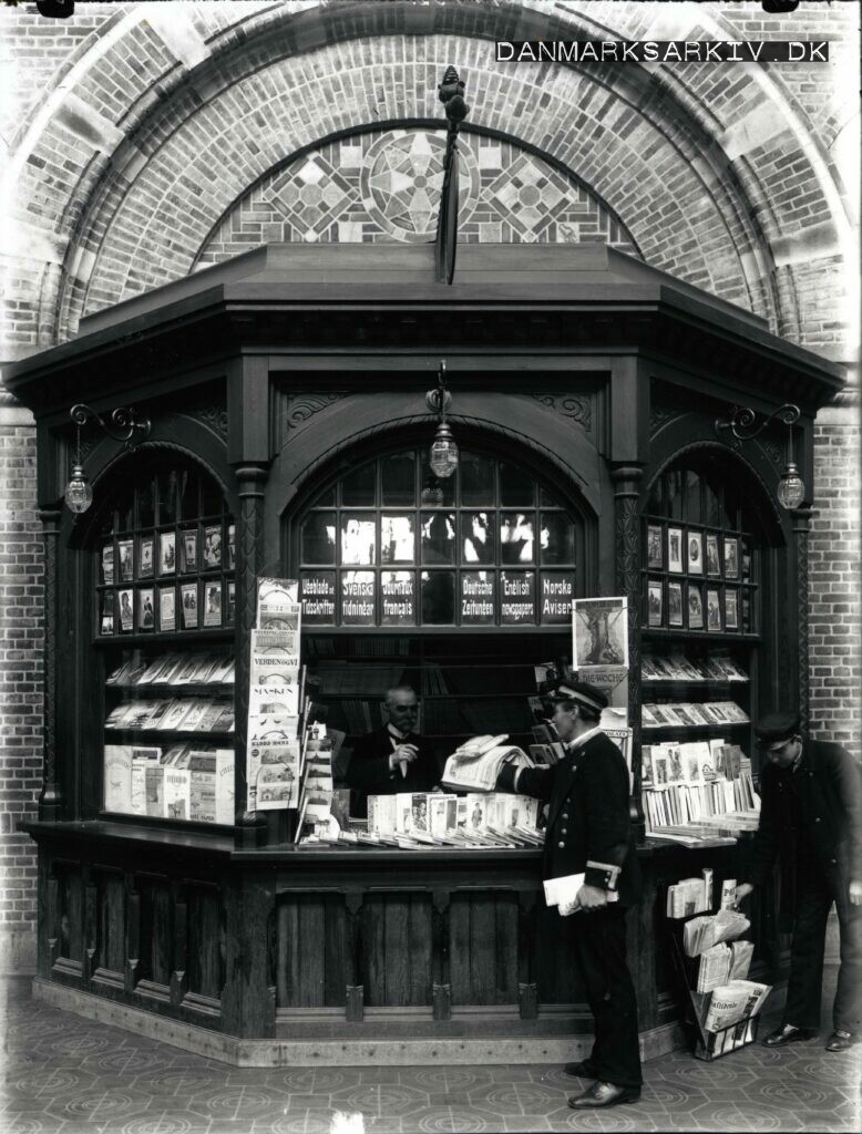 Avis kiosk på Københavns Hovedbanegaard - 1918