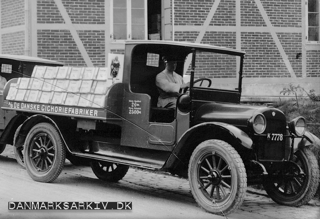 En af De Danske Cichoriefabrikkers mange lastbiler - 1923