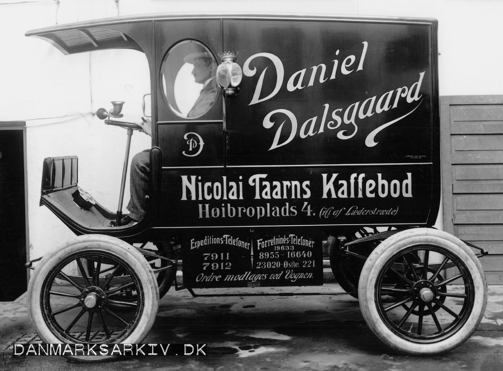 Nicolai Taarns Kaffebod - En bil bygget af Pope Motorcar Co - 1905