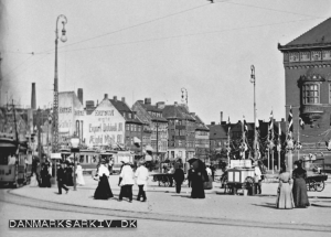 Liv på Københavns Rådhusplads - Hafnia Gavlreklame - 1908