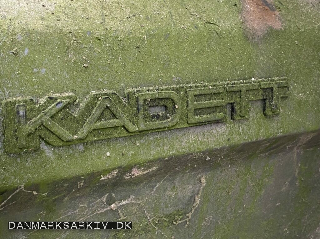 Opel Kadett D - Algebegroet bagklap