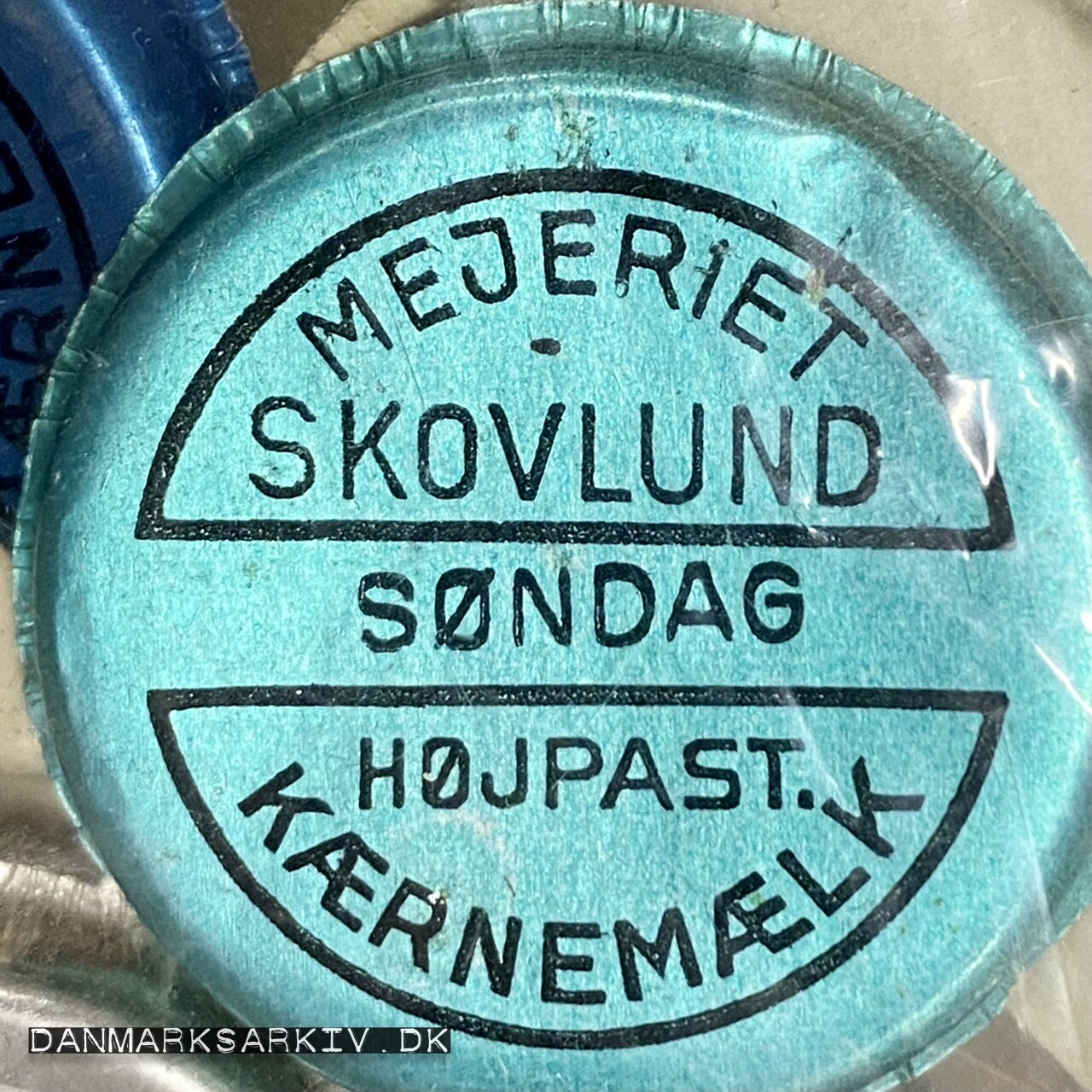 Mejeriet Skovlund - Søndag - Højpasteuriseret Kærnemælk - Låg til mælkeflaske