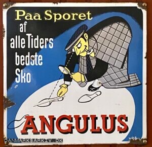 Paa Sporet af alle Tiders bedste Sko - Angulus - Emaljeskilt