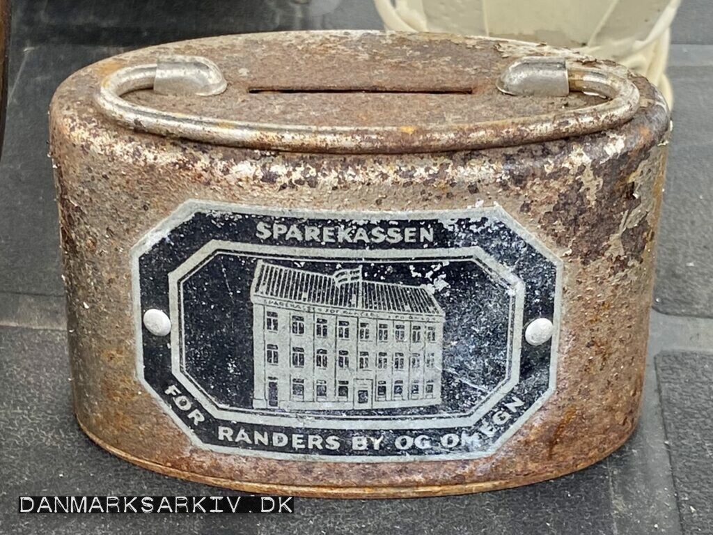 Sparekassen for Randers by og omegn - Sparegris fremstillet af M. H. Jæger, Aarhus