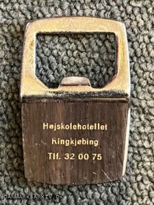 Højskolehotellet Ringkøbing - Tlf. 32 00 75 - Oplukker i teak træ