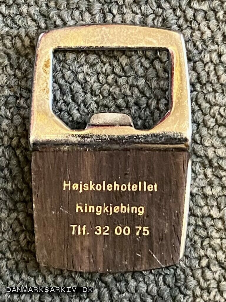 Højskolehotellet Ringkøbing - Tlf. 32 00 75 - Oplukker i teak træ