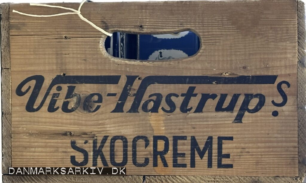 Vibe-Hastrup's Skocreme - Trækasse fra Vibe-Hastrup's Kemiske fabriker