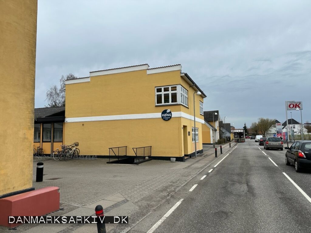 Høng Gymnasium i de tidligere virksomheder Høng Afholdshotel samt Carl Christensen & Søn's bygninger