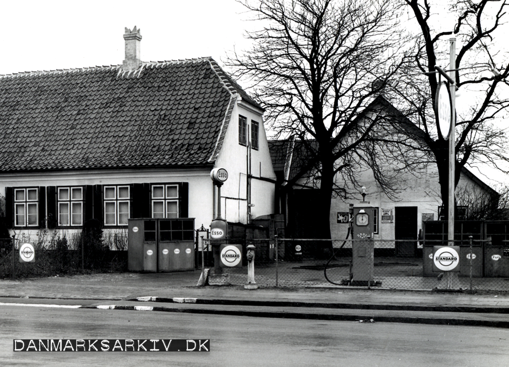 Esso / Standard tankstation på Englandsvej 34 i København - 1941