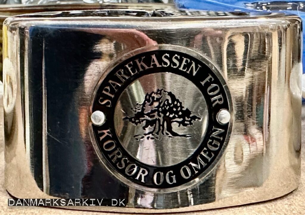 Sparebøsse fra Sparekassen for Korsør og Omegn - Mærket "Geo" i bunden