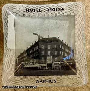 Hotel Regina, Aarhus - Reklame askebæger i glas