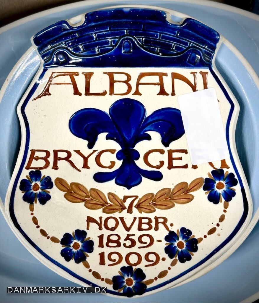 Albani Bryggeri 7 novbr 1859-1909 - Platte fremstillet af Fajancefabrikken Aluminia